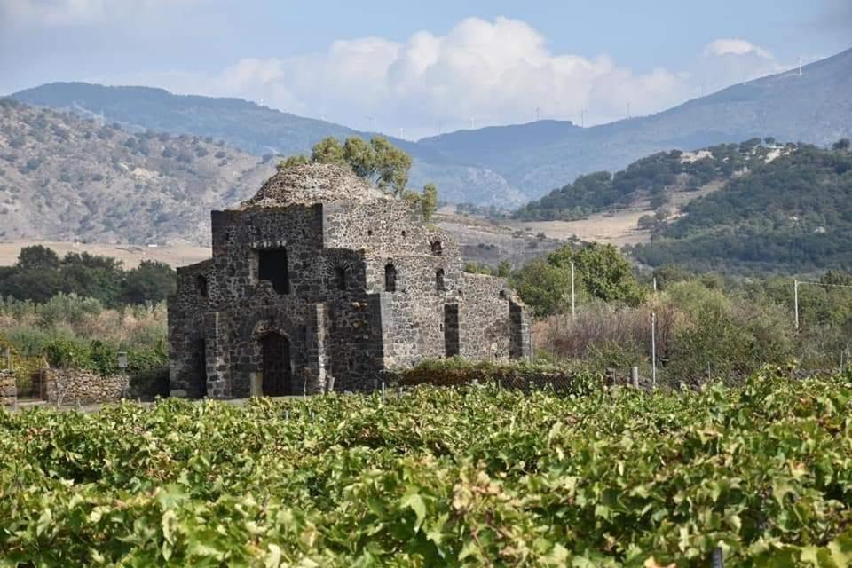 Animosa Suites Castiglione De Sicilia Esterno foto